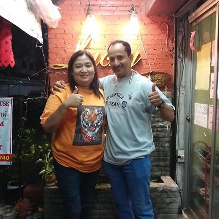 Hostel Lucky House Chiang Mai Zewnętrze zdjęcie