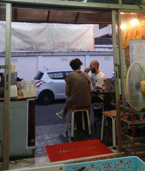 Hostel Lucky House Chiang Mai Zewnętrze zdjęcie