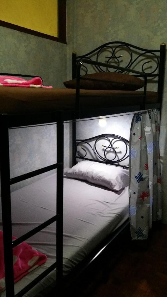 Hostel Lucky House Chiang Mai Zewnętrze zdjęcie