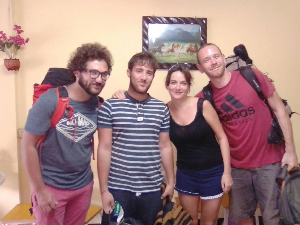 Hostel Lucky House Chiang Mai Zewnętrze zdjęcie