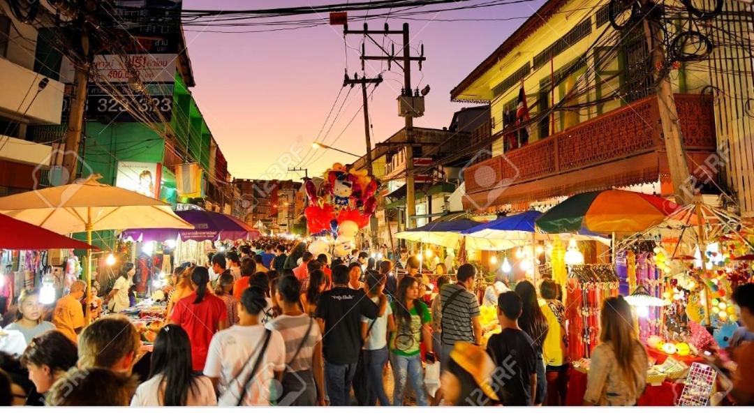 Hostel Lucky House Chiang Mai Zewnętrze zdjęcie