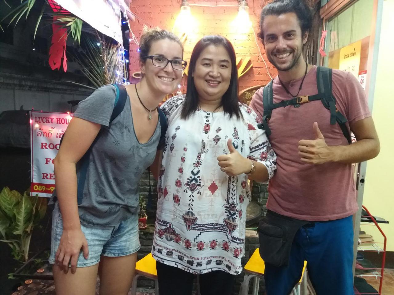 Hostel Lucky House Chiang Mai Zewnętrze zdjęcie