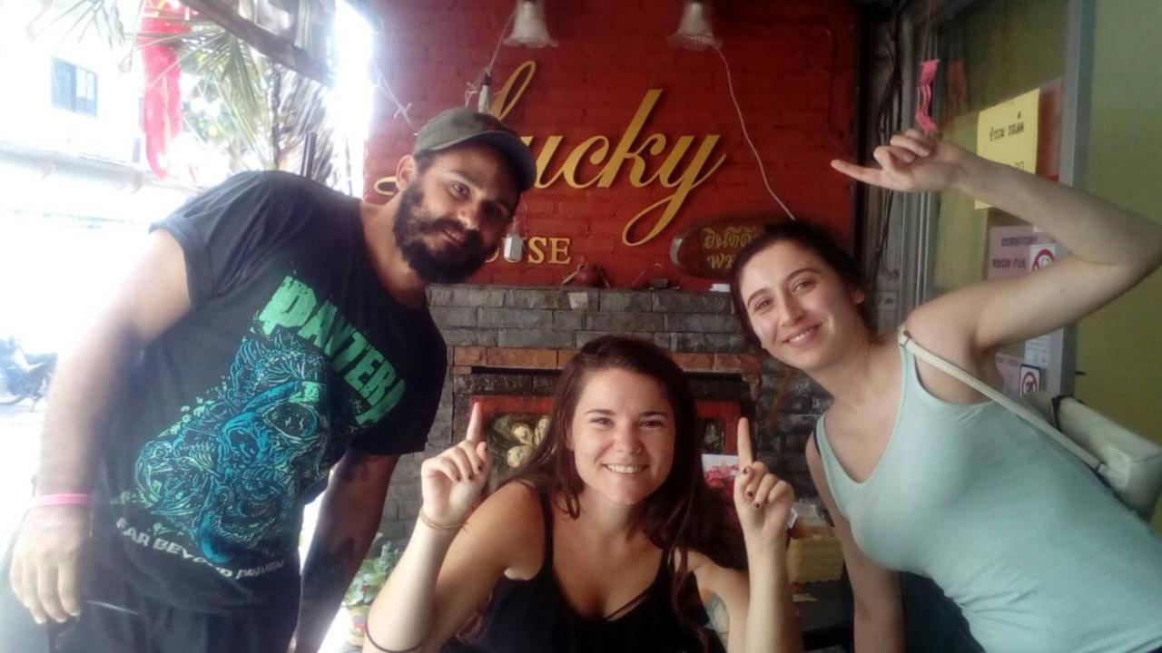 Hostel Lucky House Chiang Mai Zewnętrze zdjęcie