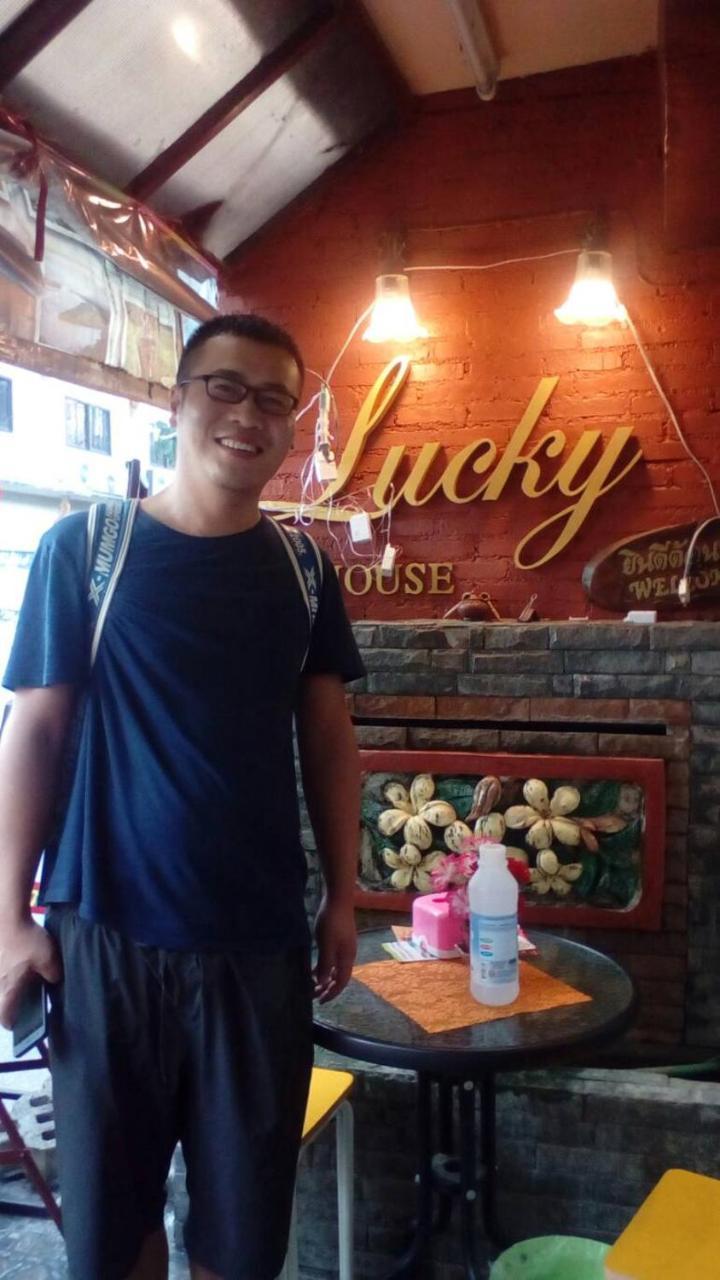 Hostel Lucky House Chiang Mai Zewnętrze zdjęcie