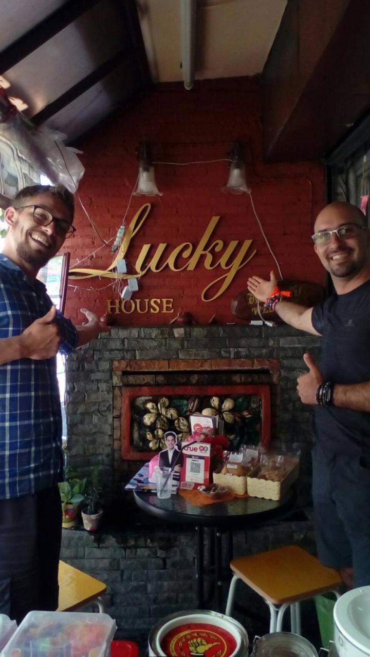 Hostel Lucky House Chiang Mai Zewnętrze zdjęcie